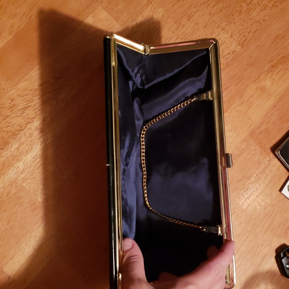Clutch - Picture 3 of 4